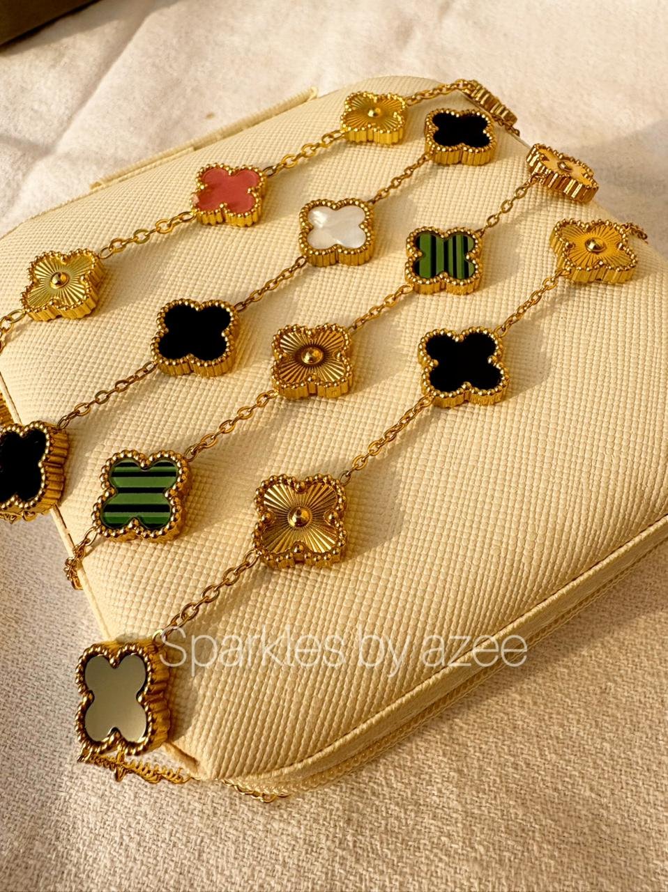 Luxuary Four Leaf Clover Bracelet with Gold Clover - (18k Gold Plated)